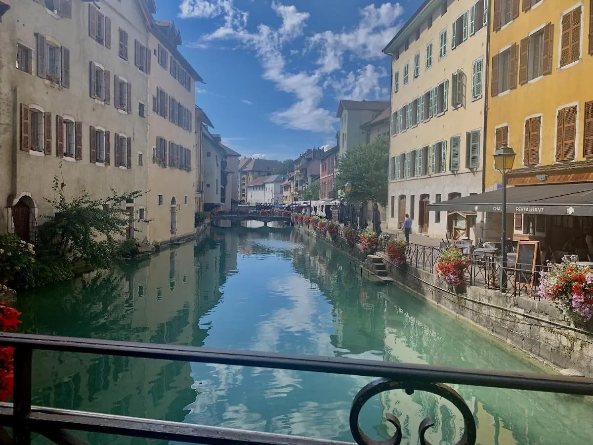 Atypique Sous Chateau Vieille Ville Annecy Lägenhet